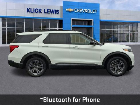 Used 2022 Ford Explorer XLT w/ Equipment Group 202A image 9