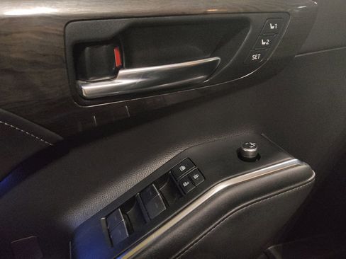 Used 2020 Toyota Highlander Limited image 27