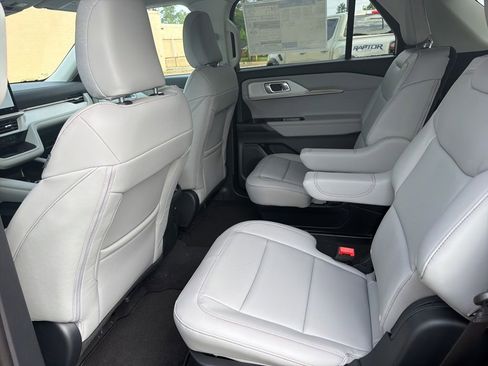 New 2026 Ford Explorer Active w/ Active Comfort Package RWD image 10