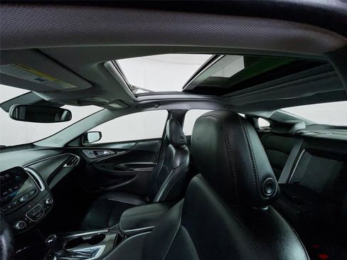 Used 2018 Chevrolet Malibu LT w/ Leather Package image 11