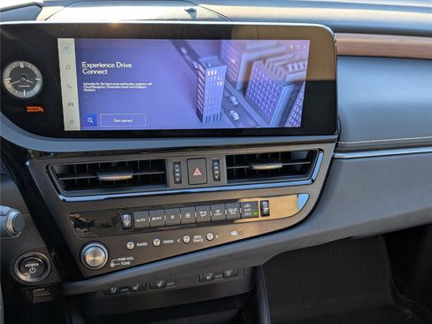 Certified 2025 Lexus ES 300h w/ Premium Package image 28