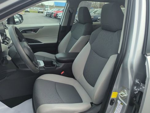 Used 2023 Toyota RAV4 XLE w/ Convenience Package image 11