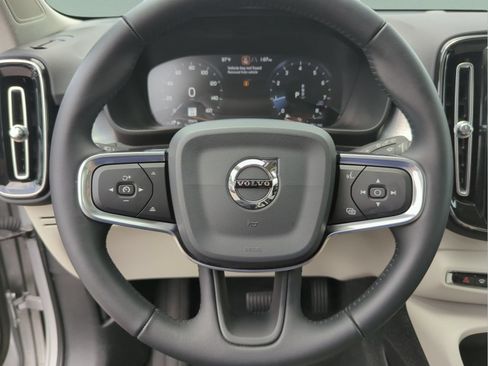 Used 2019 Volvo XC40 T5 Momentum AWD/4WD image 11