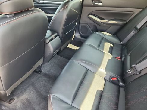 Used 2024 Nissan Altima 2.5 SR w/ SR Premium Package FWD image 8