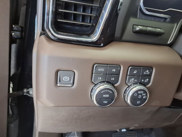 Used 2025 GMC Sierra 1500 Denali w/ Denali Reserve Package AWD/4WD image 19