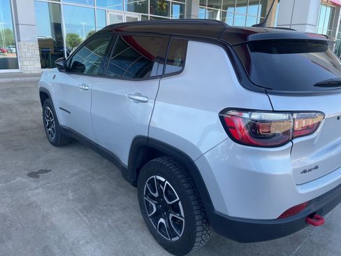 Used 2024 Jeep Compass Trailhawk image 12