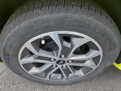 Used 2019 Chevrolet Sonic LT w/ Convenience Package image 10