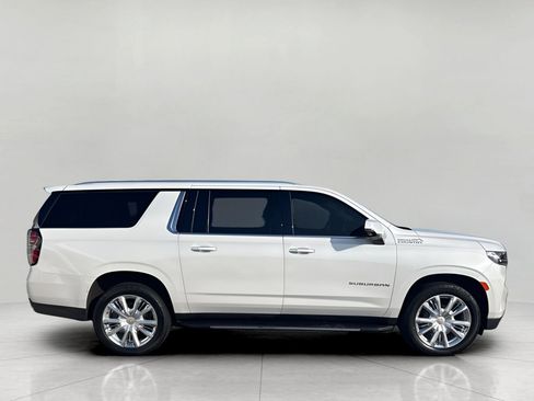 Used 2023 Chevrolet Suburban High Country AWD/4WD image 3
