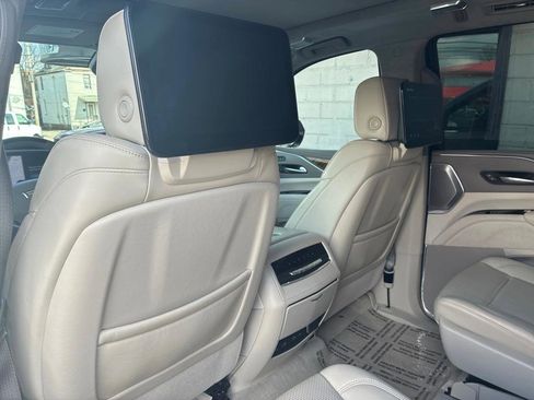 Used 2022 Cadillac Escalade Premium Luxury Platinum image 9