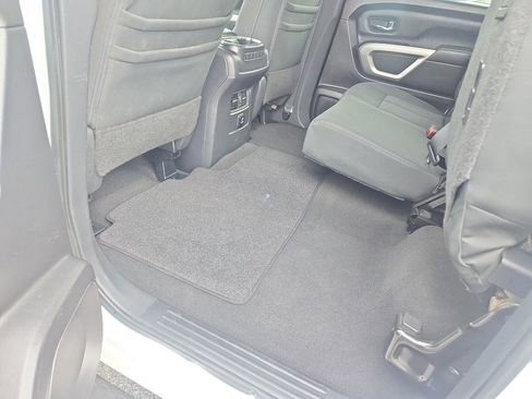 Used 2017 Nissan Titan SV image 18