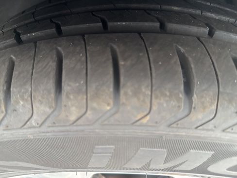 Used 2022 Kia Carnival EX image 7