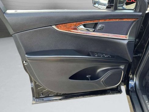 Used 2018 Lincoln MKX Reserve w/ Lincoln MKX Climate Package image 15