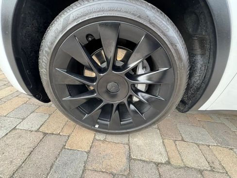 Used 2023 Tesla Model Y Long Range AWD/4WD image 36