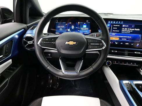 Used 2026 Chevrolet Equinox EV LT FWD image 18