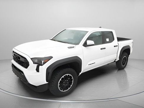 Certified 2025 Toyota Tacoma TRD Off-Road AWD/4WD image 2