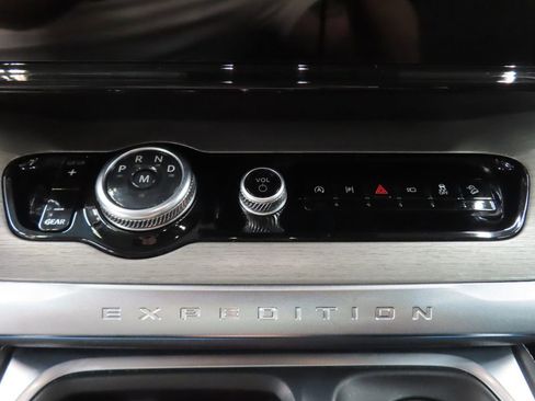 Used 2025 Ford Expedition Max Platinum AWD/4WD image 70