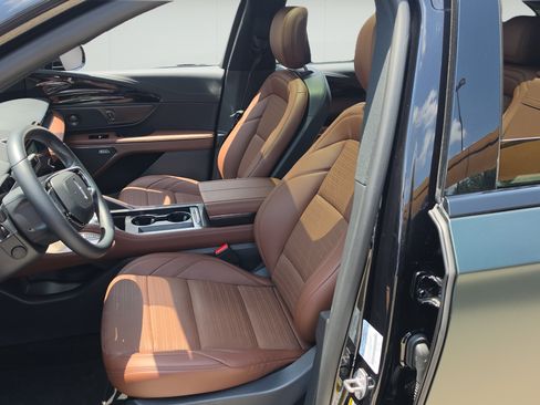 New 2026 Lincoln Nautilus Reserve w/ Jet Appearance Package AWD/4WD image 9