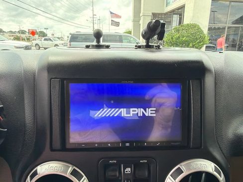 Used 2017 Jeep Wrangler Unlimited Sahara w/ Max Tow Package AWD/4WD image 35