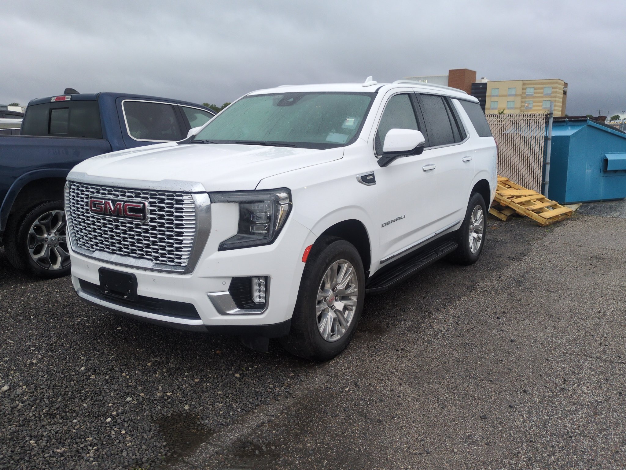 Used 2023 GMC Yukon Denali AWD/4WD image 1
