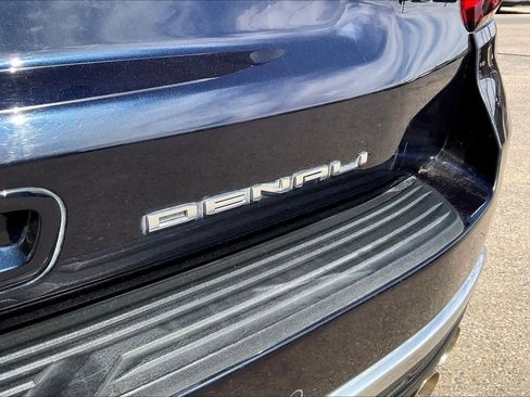 Used 2023 GMC Yukon XL Denali AWD/4WD image 10