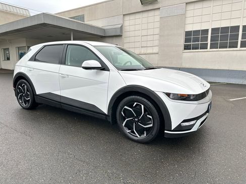 Certified 2024 Hyundai Ioniq 5 SE image 8