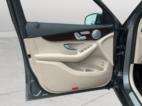 Used 2019 Mercedes-Benz GLC 300 image 18