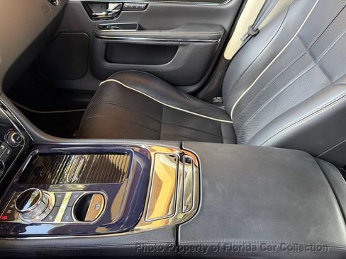 Used 2011 Jaguar XJ L RWD image 59