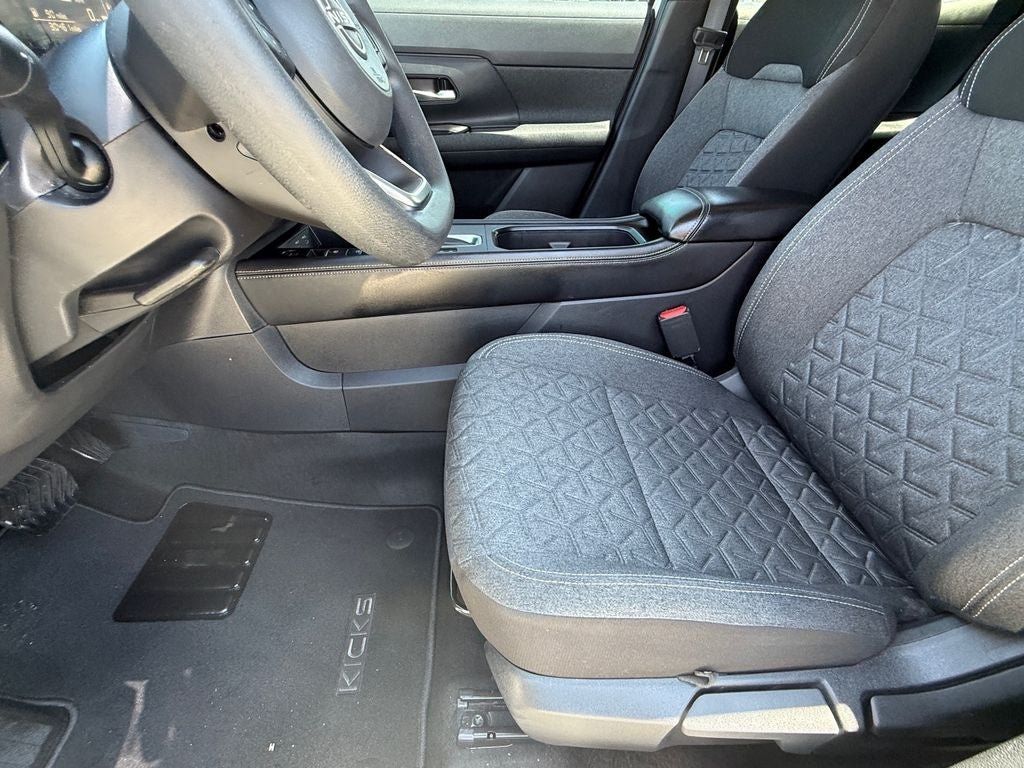 Used 2025 Nissan Kicks SV AWD/4WD image 12