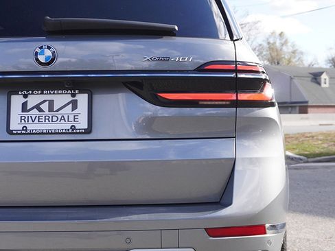 Used 2023 BMW X7 xDrive40i w/ Premium Package image 22