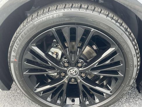 New 2026 Toyota Prius FWD image 5