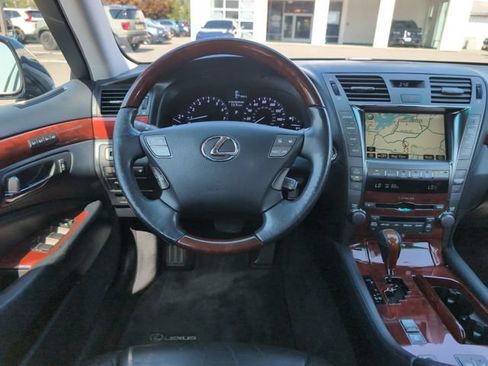Used 2007 Lexus LS 460 w/ Comfort Pkg RWD image 18