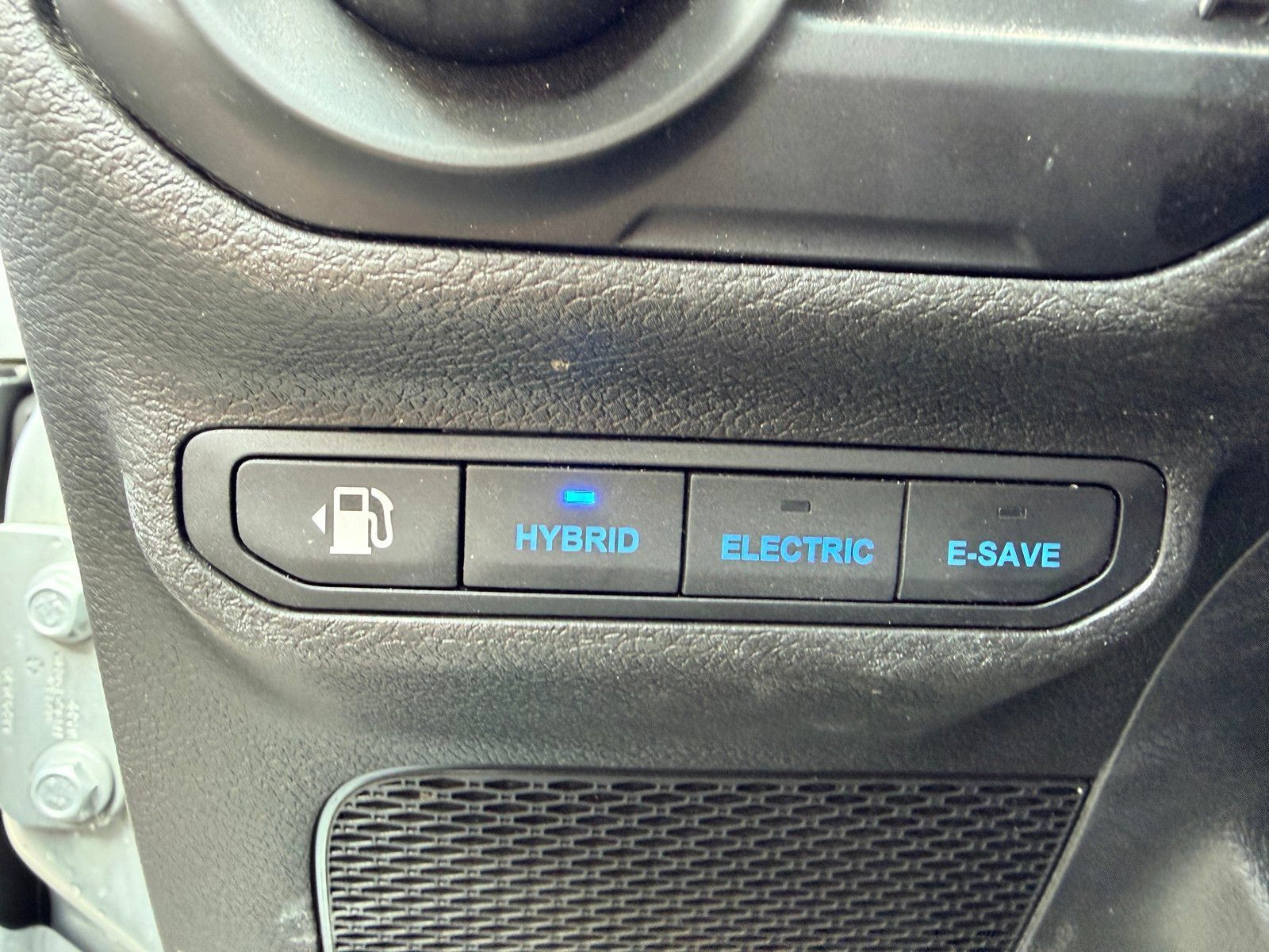 Used 2023 Jeep Wrangler Unlimited w/ Cold Weather Group AWD/4WD image 19