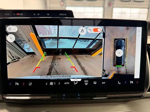 Used 2025 Ford Expedition Active image 46