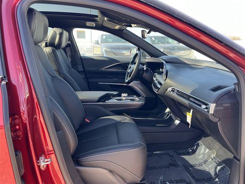 New 2026 Cadillac Lyriq V image 33