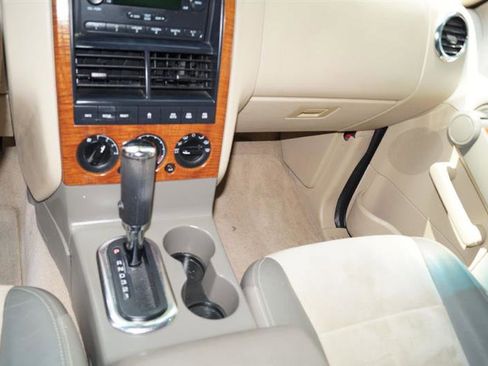 Used 2006 Ford Explorer Eddie Bauer image 22