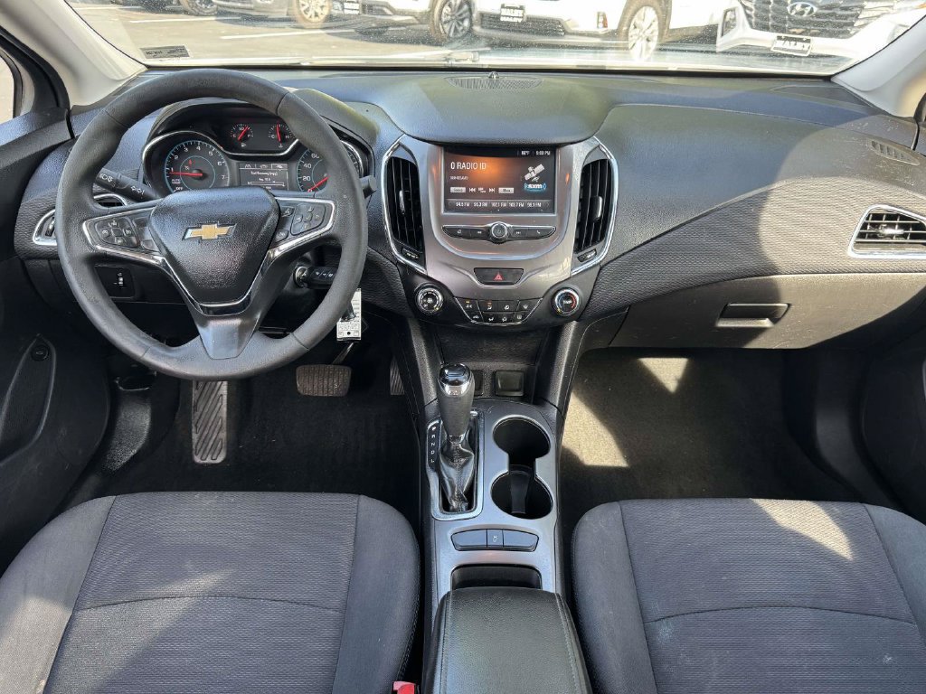 Used 2017 Chevrolet Cruze LT FWD image 3