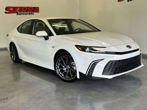 Certified 2025 Toyota Camry SE FWD image 1