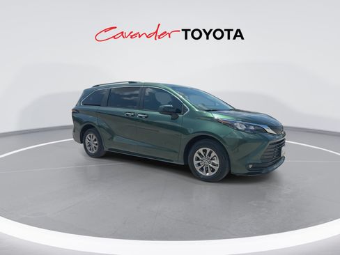 Certified 2026 Toyota Sienna XLE FWD image 2