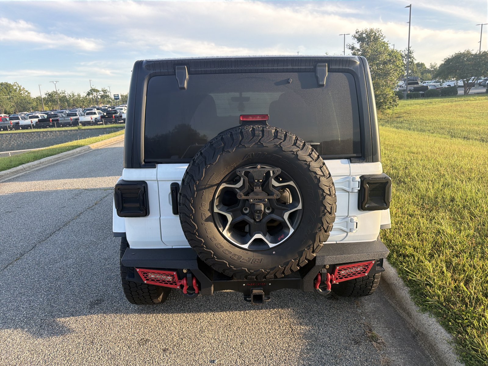 Used 2023 Jeep Wrangler Unlimited Rubicon w/ Cold Weather Group AWD/4WD image 9