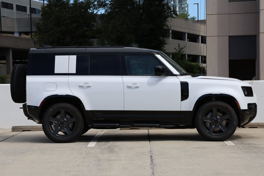 New 2026 Land Rover Defender 110 X-Dynamic SE AWD/4WD image 2