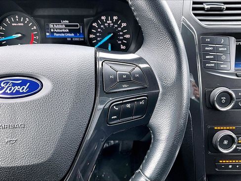 Used 2019 Ford Explorer XLT image 10