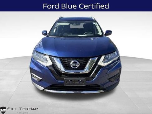 Used 2017 Nissan Rogue SV AWD/4WD image 1