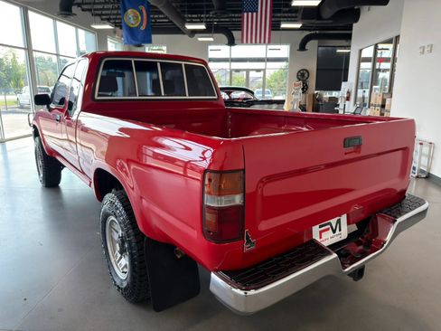 Used 1993 Toyota Pickup Deluxe AWD/4WD image 8