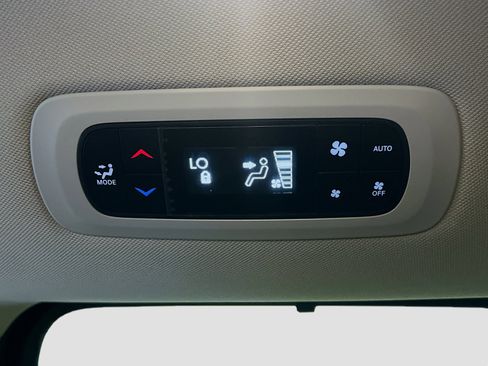Used 2021 Chrysler Pacifica Limited w/ Premium & Safety Sphere Group FWD image 19