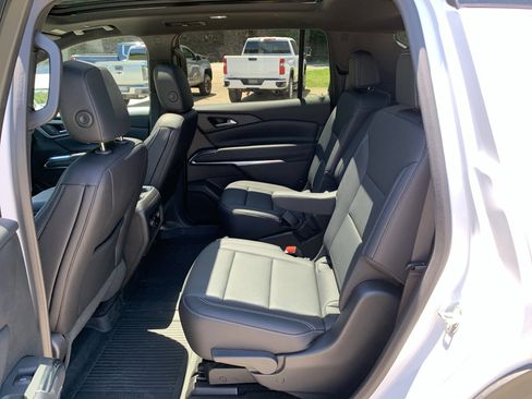 Used 2025 Chevrolet Traverse LT w/ Sun and Wheel Package FWD image 38