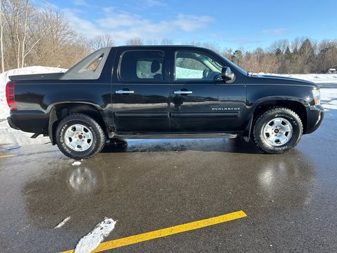Used 2012 Chevrolet Avalanche LT image 2