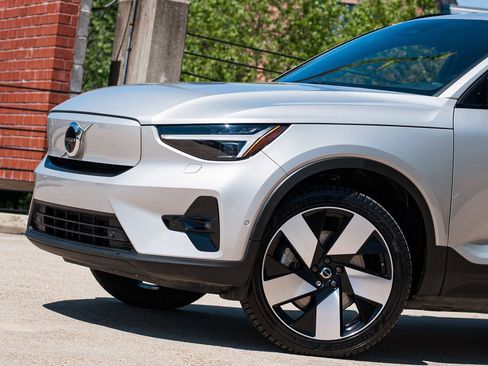 Certified 2023 Volvo XC40 Recharge Ultimate AWD/4WD image 2