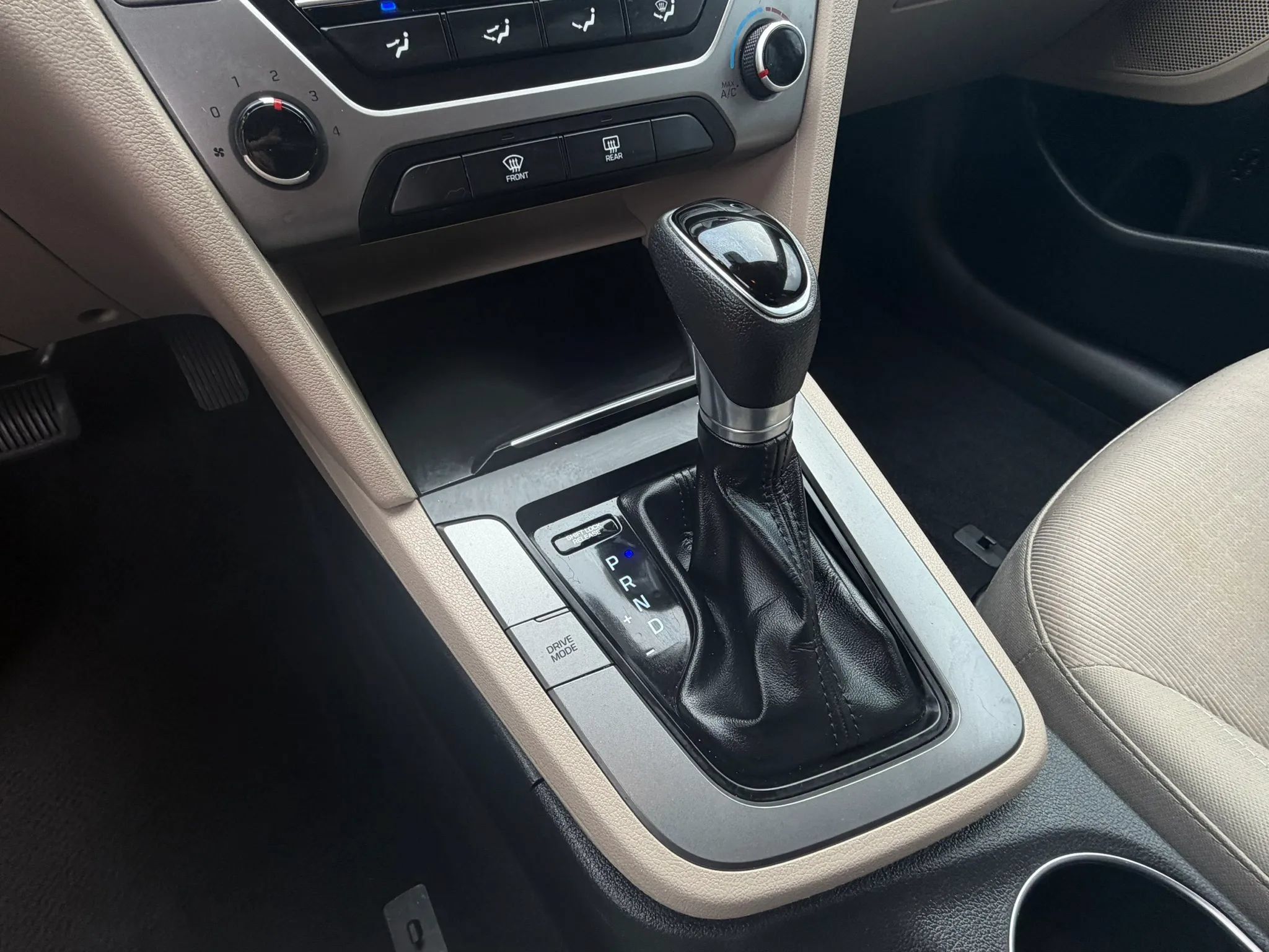 Used 2017 Hyundai Elantra SE FWD image 23