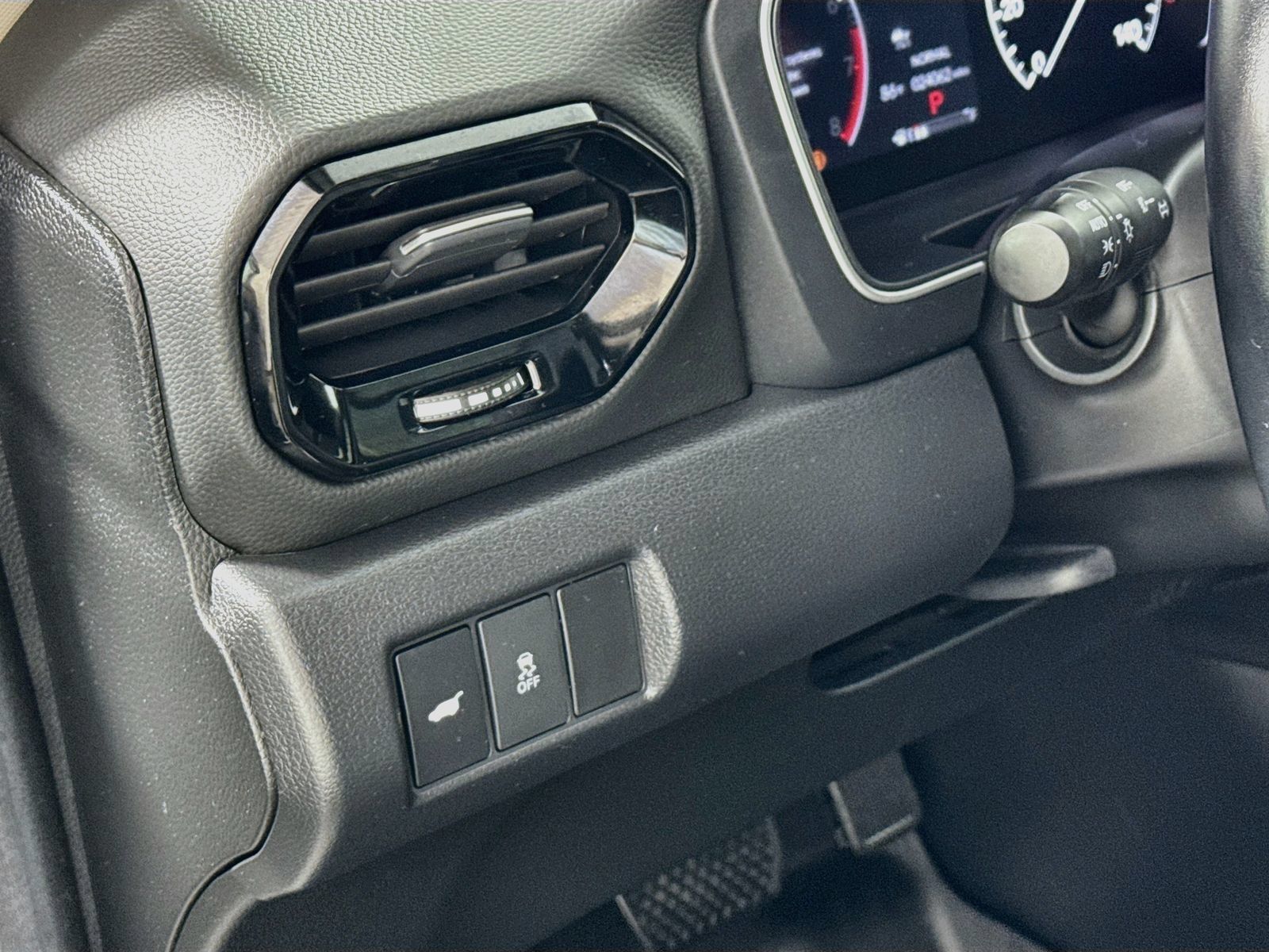 Used 2025 Honda Pilot Touring image 8