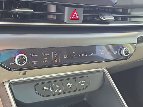 New 2026 Kia Carnival FWD image 25
